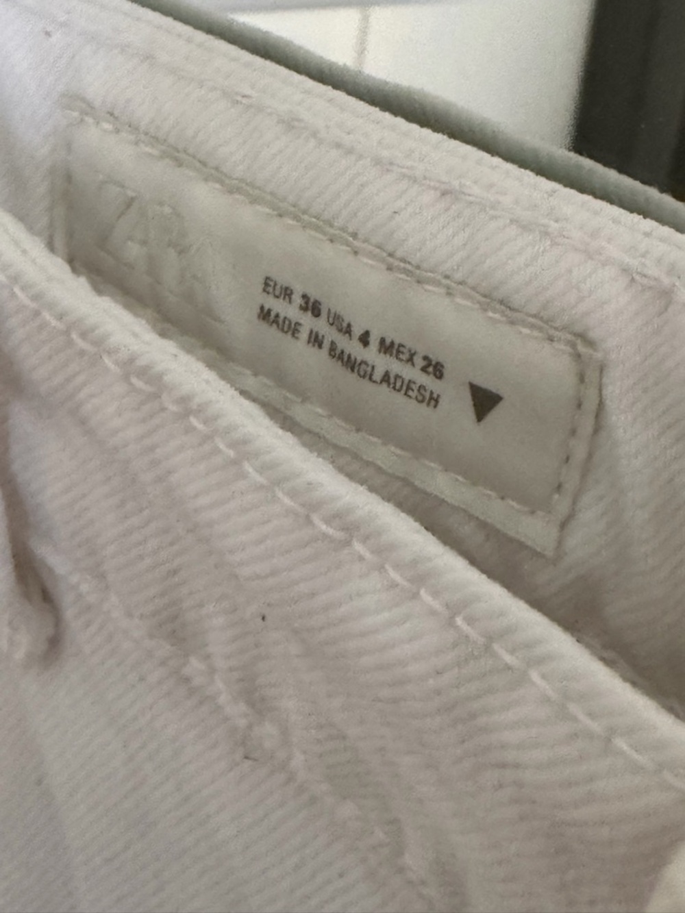 ZARA High-Waist Barrel Leg Jeans - Picture 3 of 5
